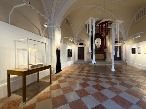 ElenaSilvia Sperandio — Foto delle opere, sito, catalogo, cartellini e allestimento per un'artista di fiber art